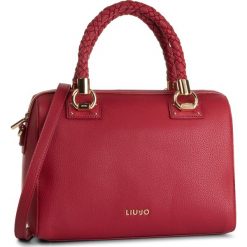 Torebka LIU JO - M Satchel A69024 E0031 Beauty Red X0198. Czerwone torebki klasyczne damskie Liu Jo, bez wzorów, ze skóry ekologicznej, klasyczne, bez dodatków. Za 649,00 zł.