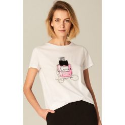 Bawełniana koszulka z aplikacją - Kremowy. Białe t-shirty damskie Mohito, l, z aplikacjami, z bawełny. Za 59,99 zł.