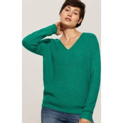Sweter z dekoltem w serek - Zielony. Zielone swetry klasyczne damskie marki House, l, z dekoltem w serek. Za 69,99 zł.