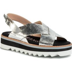 Sandały PEPE JEANS - Ella Lily PLS90452 Silver 934. Szare klapki damskie Pepe Jeans, bez wzorów, z jeansu, bez obcasa. W wyprzedaży za 259,00 zł.