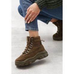 Zielone Sneakersy Celestial Poles. Zielone śniegowce damskie Born2be, z futra, za kostkę, na sznurówki. Za 129,99 zł.