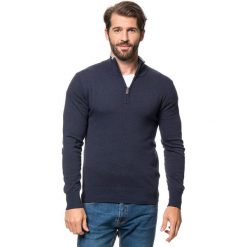 Golfy męskie: Sweter w kolorze granatowym