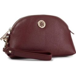 Kosmetyczka TOMMY HILFIGER - Th Core Washbag AW0AW07365 GBH. Czerwone kosmetyczki męskie TOMMY HILFIGER, bez wzorów, ze skóry ekologicznej. W wyprzedaży za 169,00 zł.