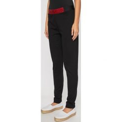 Calvin Klein Jeans - Sukienka plażowa. Czarne stroje kąpielowe damskie Calvin Klein Jeans, na plażę, s, bez wzorów, z elastanu, z okrągłym kołnierzem, bez rękawów. Za 229,90 zł.