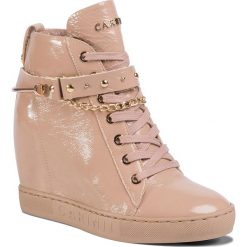 Sneakersy CARINII - B5277 O31-000-000-B88. Brązowe półbuty damskie Carinii, na co dzień, z aplikacjami, ze skóry, bez obcasa, na koturnie, bez zapięcia. Za 529,00 zł.