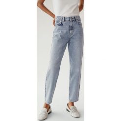Mango - Jeansy Mom. Niebieskie jeansy damskie Mango, bez wzorów, z bawełny, z podwyższonym stanem. Za 139,99 zł.