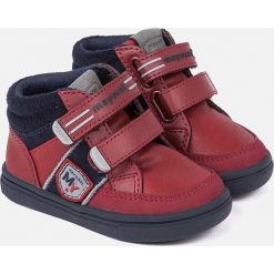 Mayoral - Buty dziecięce 19-25. Czerwone trampki chłopięce Mayoral, bez wzorów, z elastanu, sportowe, z okrągłym noskiem, bez zapięcia. W wyprzedaży za 159,90 zł.