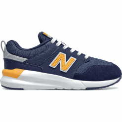 New Balance YS009NE1. Buciki niemowlęce New Balance, z materiału, bez zapięcia. Za 229,99 zł.