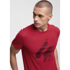 T-shirt męski TSM288 - czerwony. Czerwone koszulki męskie 4f, m, bez wzorów, bez kołnierzyka, bez rękawów. W wyprzedaży za 39,99 zł.