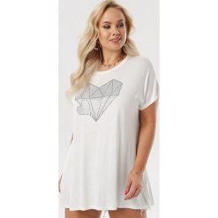 Biała Bluzka Tillie. Białe bluzki damskie Born2be, xl, bez wzorów, bez kołnierzyka, bez rękawów. W wyprzedaży za 39,99 zł.