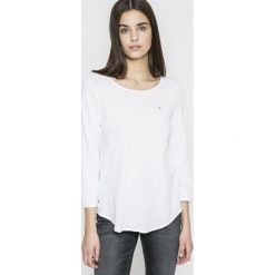 Tommy Jeans - Bluzka. Białe bluzki damskie nietoperze Tommy Jeans, s, bez wzorów, z bawełny, casualowe, z okrągłym kołnierzem, bez rękawów. W wyprzedaży za 129,90 zł.