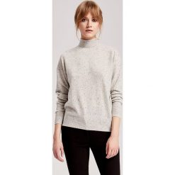 Kaszmirowy sweter w kolorze szarym. Szare swetry damskie ZOCHA, l, z kaszmiru. W wyprzedaży za 299,95 zł.