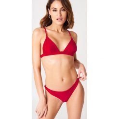 Andrea Hedenstedt x NA-KD Dół bikini - Red. Czerwone bikini marki Andrea Hedenstedt x NA-KD. W wyprzedaży za 36,57 zł.