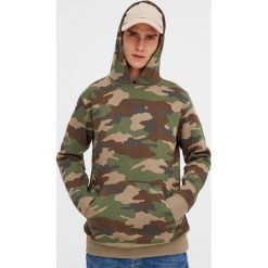 Bluzy męskie: Bluza moro z kapturem