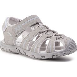 Sandały XTI - 56792 White. Szare sandały dziewczęce Xti, ze skóry ekologicznej, bez zapięcia. W wyprzedaży za 129,00 zł.