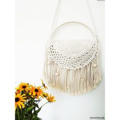 Okrągła makramowa torebka ze sznurka Boho. Torebki klasyczne damskie Pakamera, bez wzorów, boho, na ramię, bez dodatków. Za 250,00 zł.