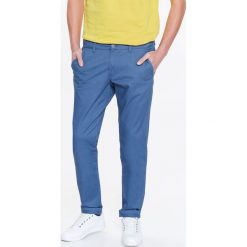 Spodnie męskie w stylu chino. Niebieskie spodnie męskie Top Secret, na co dzień, na lato, m, bez wzorów, eleganckie. W wyprzedaży za 49,99 zł.