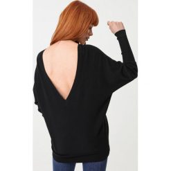 Czarny Sweter Annabel. Czarne swetry damskie Born2be, uniwersalny, bez wzorów, z dzianiny, klasyczne, z długim rękawem, długie, bez kaptura. Za 109,99 zł.