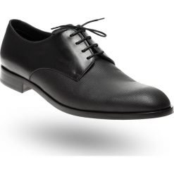 Czarne skórzane półbuty Emporio Armani. Czarne półbuty męskie w jednolite wzory, ze skóry, na sznurówki. Za 1034,50 zł.