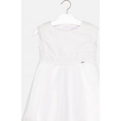 Mayoral - Sukienka dziecięca 92-134 cm. Białe sukienki dziewczęce Mayoral, bez wzorów, z bawełny, eleganckie, z krótkim rękawem, krótkie, mini, rozkloszowane. W wyprzedaży za 139,90 zł.