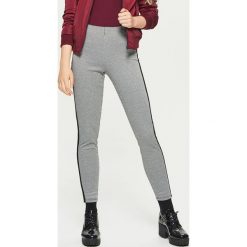 Jegginsy z czarnym lampasem - Szary. Szare legginsy Cropp, l. Za 69,99 zł.