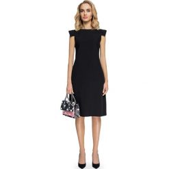 Czarna Sukienka Trapezowa z Rękawem Skrzydełko. Czarne sukienki balowe marki Molly.pl, do pracy, l, z klasycznym kołnierzykiem, mini, oversize. Za 139,90 zł.