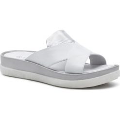 Klapki LASOCKI - WI16-4808-02 White. Białe klapki damskie Lasocki, bez wzorów, ze skóry, bez obcasa. Za 129,99 zł.