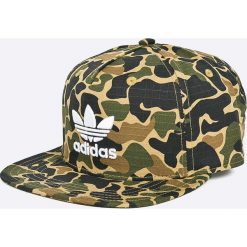 Adidas Originals - Czapka Camo Snb. Zielone czapki z daszkiem męskie adidas Originals. W wyprzedaży za 89,90 zł.