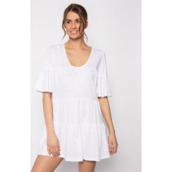 Sukienka letnia Banana Moon Kimi Peachy IBD10. Białe sukienki damskie Banana Moon, na lato, xl, bez wzorów, z bawełny, bez kołnierzyka, bez rękawów. W wyprzedaży za 239,00 zł.