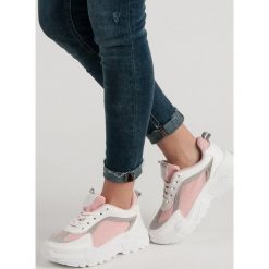 DAMSKIE BUTY SPORTOWE. Białe buty sportowe damskie Merg, bez wzorów, bez zapięcia. Za 119,90 zł.