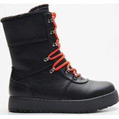 Sznurowane botki na zimę - Czarny. Czarne botki damskie Cropp, na zimę, bez obcasa, na sznurówki. Za 179,99 zł.