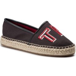 Espadryle TOMMY HILFIGER - Colorful Tommy Flat Espadrille FW0FW04166 Midnight 403. Czarne espadryle damskie TOMMY HILFIGER, bez wzorów, ze skóry, bez obcasa, na płaskiej podeszwie. W wyprzedaży za 199,00 zł.
