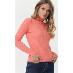 Koralowy Golf Allambie. Pomarańczowe swetry damskie Born2be, s, bez wzorów, z dzianiny, z długim rękawem, długie, bez kaptura. Za 69,99 zł.