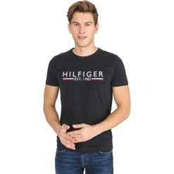 Tommy Hilfiger Koszulka Czarny. Czarne podkoszulki męskie l, z nadrukiem, z bawełny, krótkie. Za 135,95 zł.