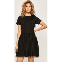 Red Valentino - Sukienka. Czarne sukienki damskie Red Valentino, s, bez wzorów, z bawełny, z okrągłym kołnierzem, z krótkim rękawem, krótkie, mini, rozkloszowane. Za 1249,00 zł.