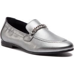 Lordsy TOMMY HILFIGER - Rubberized Chain Heeled Sandal FW0FW03891 Light Silver 016. Szare półbuty damskie TOMMY HILFIGER, na co dzień, bez wzorów, ze skóry, bez obcasa, na płaskiej podeszwie, bez zapięcia. W wyprzedaży za 319,00 zł.
