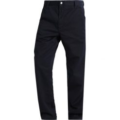 Chinosy męskie: Carhartt WIP SIMPLE DENISON Spodnie materiałowe dark navy rinsed