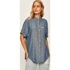 Wrangler - Koszula. Niebieskie bluzki damskie Wrangler, na co dzień, s, bez wzorów, z wiskozy, klasyczne, z klasycznym kołnierzykiem, z krótkim rękawem. W wyprzedaży za 149,90 zł.