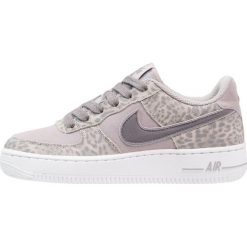 Nike Sportswear AIR FORCE Tenisówki i Trampki atmosphere grey/gunsmoke/white. Szare trampki dziewczęce Nike Sportswear, ze skóry. Za 359,00 zł.