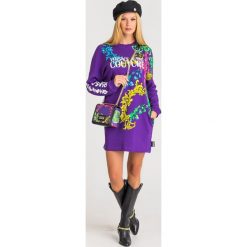 BLUZA Versace Jeans Couture. Fioletowe bluzy damskie Versace Jeans Couture, xs, z nadrukiem, z bawełny, bez rękawów, bez kaptura. Za 565,95 zł.