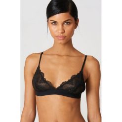 Biustonosze bardotka: NA-KD Lingerie Biustonosz z wycinaną koronką – Black