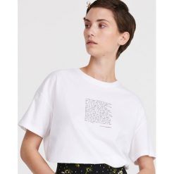 T-shirt z cytatem - Biały. Białe t-shirty damskie Reserved, xl, bez wzorów, bez kołnierzyka. W wyprzedaży za 19,99 zł.