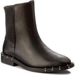 Botki BRONX - 46991-E BX 1433 Black 01. Czarne buty zimowe damskie marki Bronx, z materiału, na obcasie. W wyprzedaży za 329,00 zł.