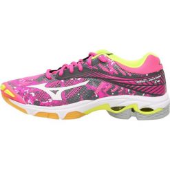 Mizuno WAVE LIGHTNING Z4 Obuwie do siatkówki pink glow/white/iron gate. Czerwone buty damskie do fitnessu marki Mizuno, z tworzywa sztucznego, mizuno wave. W wyprzedaży za 412,30 zł.