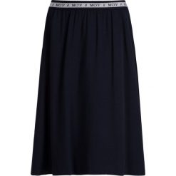 Spódnica trapezowa Marc O'Polo 907143220155. Niebieskie spódniczki damskie Marc O'Polo, bez wzorów, z wiskozy, midi, trapezowe. W wyprzedaży za 289,00 zł.