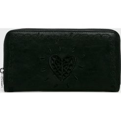 Desigual - Portfel. Czarne portfele damskie Desigual, bez wzorów, z bawełny. W wyprzedaży za 129,90 zł.