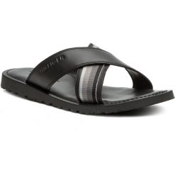 Klapki TOMMY HILFIGER - Criss Cross Leather Sandal FM0FM02120 Black 990. Czarne klapki męskie TOMMY HILFIGER, ze skóry, bez zapięcia. Za 269,00 zł.