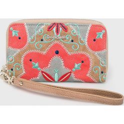 Desigual - Portfel. Różowe portfele damskie marki Desigual, z haftami, ze skóry ekologicznej. Za 249,90 zł.