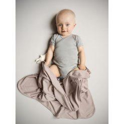 Body kimono z krótkim rękawem BAMBOO GRAY 56. Szare body niemowlęce NANAF ORGANIC, bez wzorów, z krótkim rękawem. Za 54,99 zł.