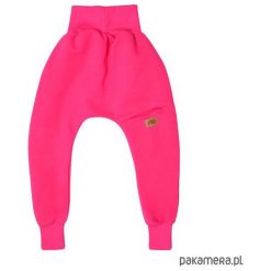 Bawełniane spodnie jesień/zima FUKSJA. Czerwone spodnie chłopięce marki Pakamera, na zimę, z bawełny. Za 89,00 zł.